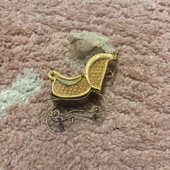 HOUSE of LOUIS NICHOLE Kurt Adler Resin VICTORIAN BABY CARRIAGE MISSING WHEELS - Picture 2 of 4